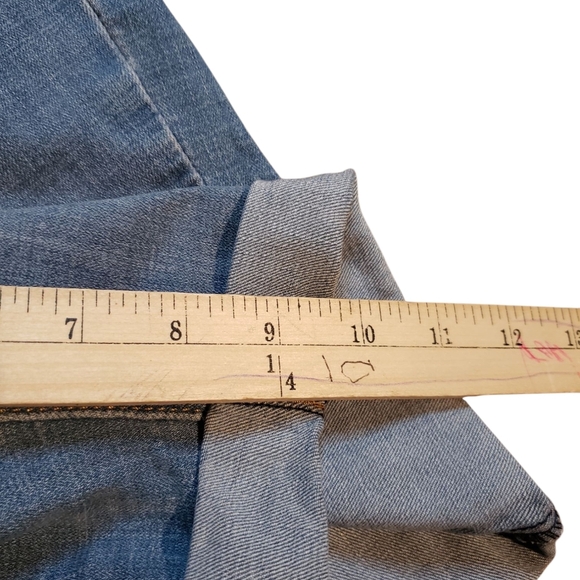 Levis Stretch Bermuda Shorts Size 28 - Picture 8 of 8